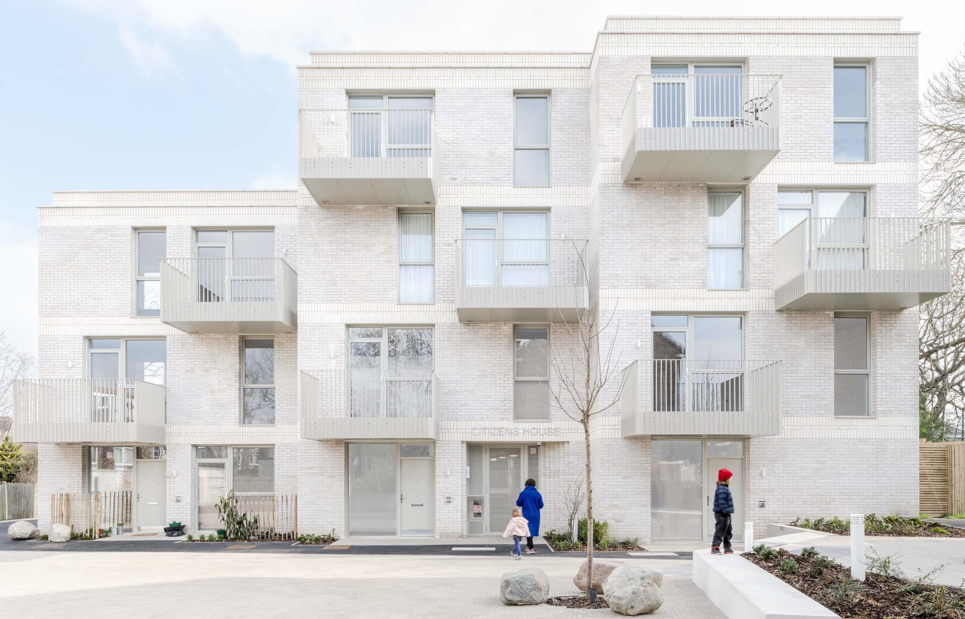 Public-cooperative policy mechanisms for housing commons