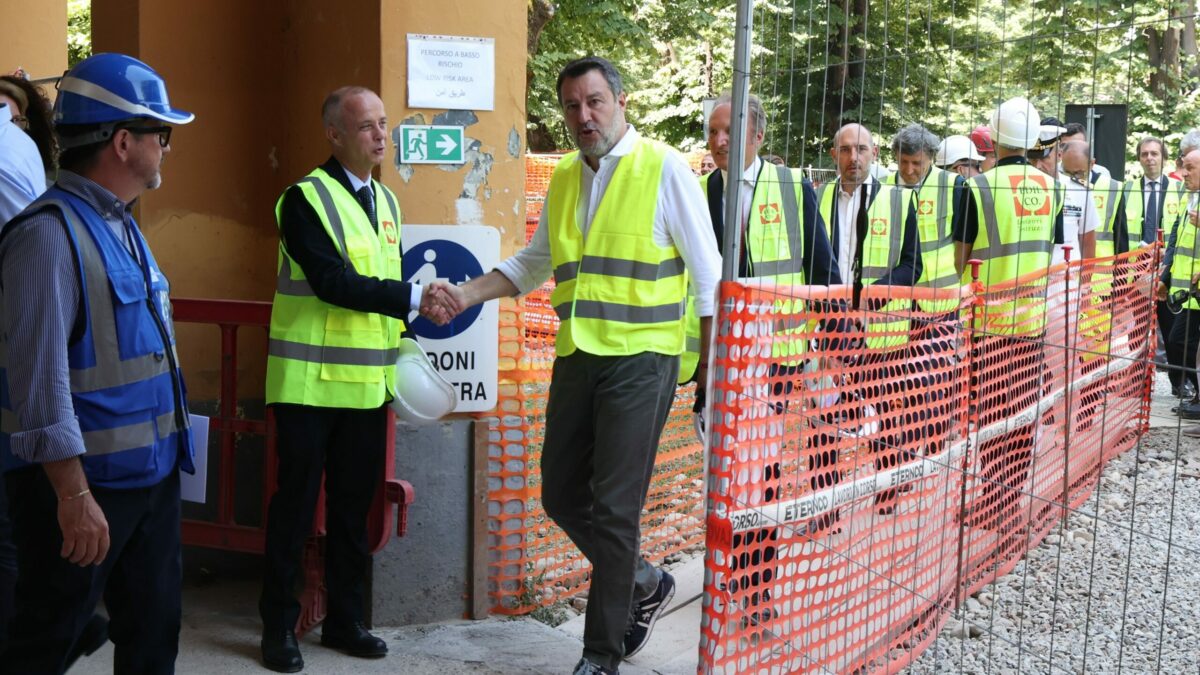 Il Piano Casa è legge con la fiducia. Salvini: 'Ora si deve correre'. Le organizzazioni degli inquilini: 'Inadeguato all'emergenza'