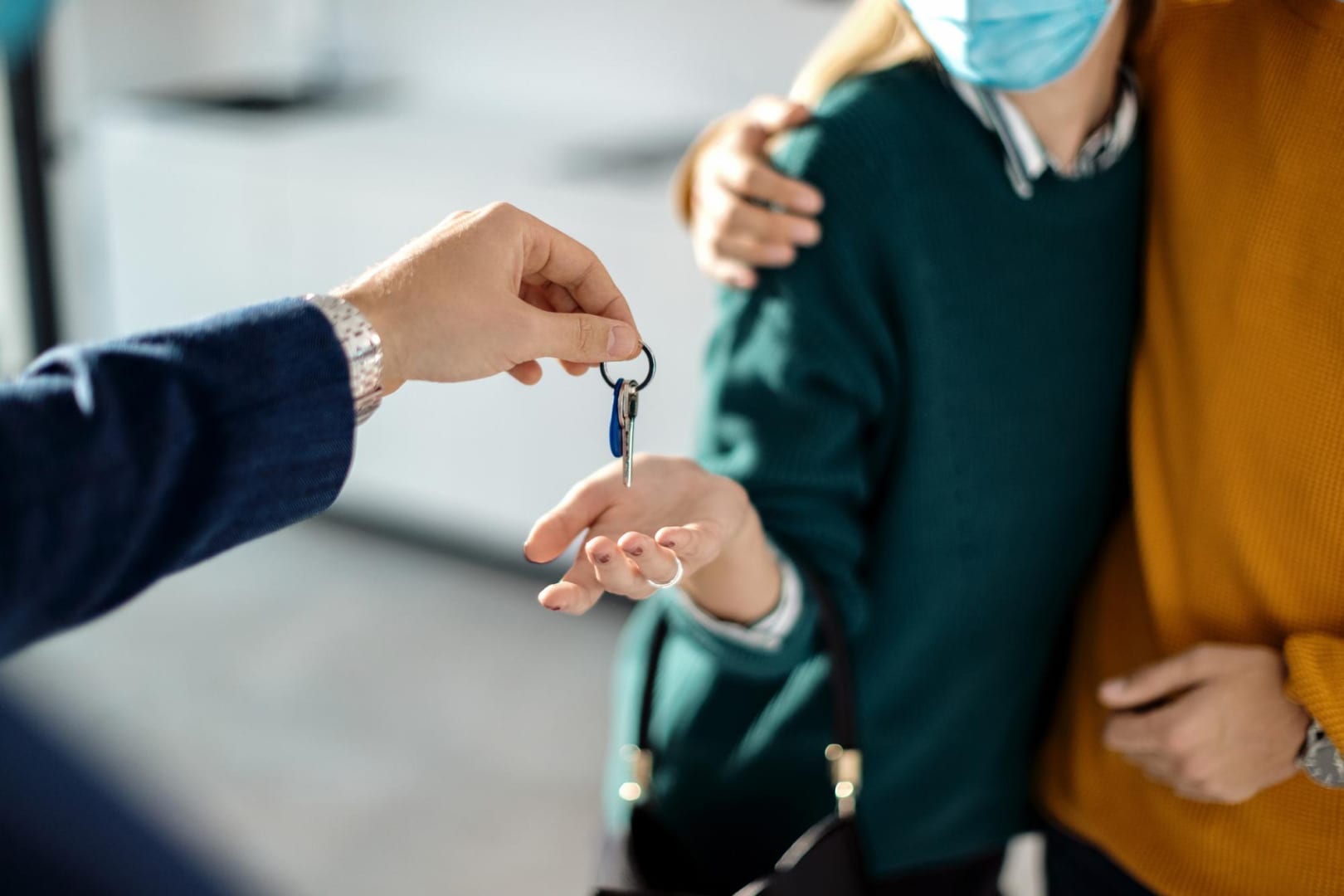 Analiză imobiliară: În unele orașe, chiriașii dau până la două treimi dintr-un salariu mediu pe chirie